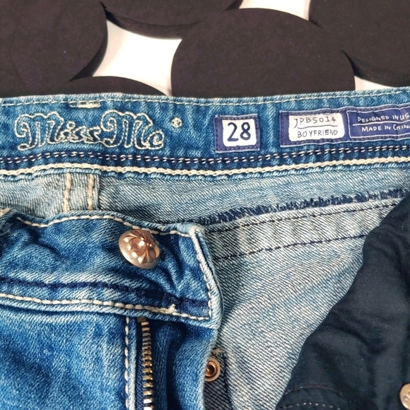 Miss Me Boyfriend Capris...Size 28 - Picture 6 of 13